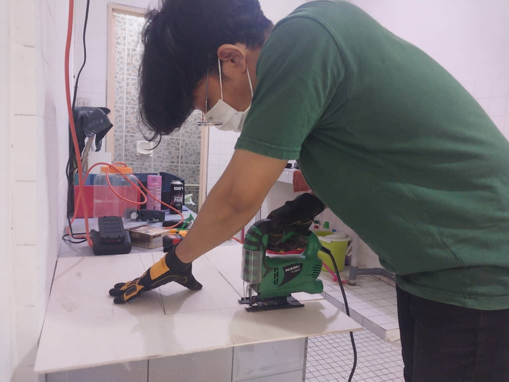 Cutting bin enclosure panels with a jigsaw